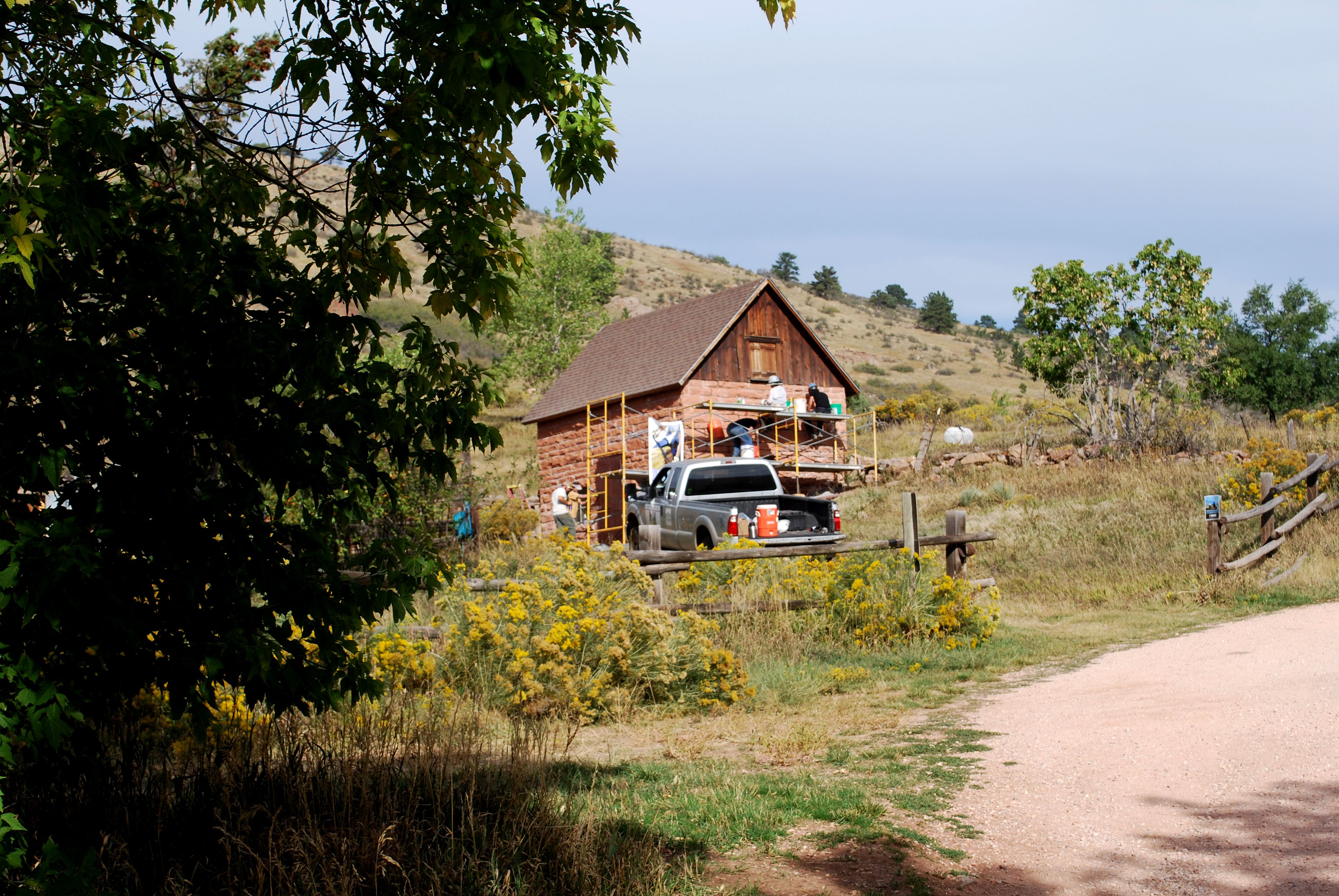 Imagen 1: Sitio de trabajo de la preservación de la granja de octubre Herrington / Soderberg. Crédito Carla Lucas.