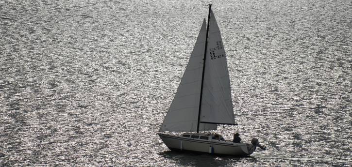 Carter Lake Sailing por Charlie Johnson