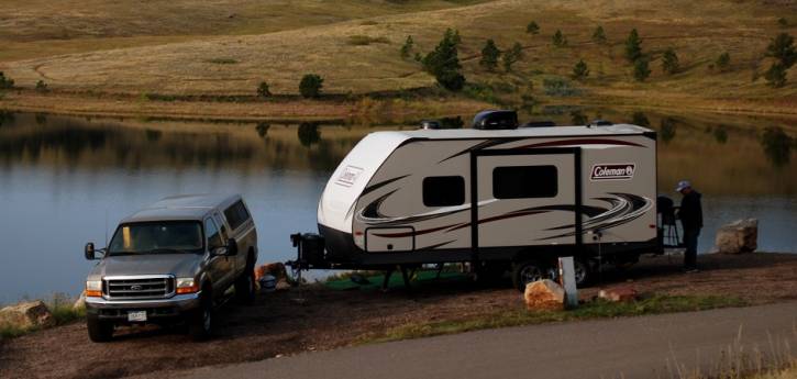 Embalse de Camping Pinewood